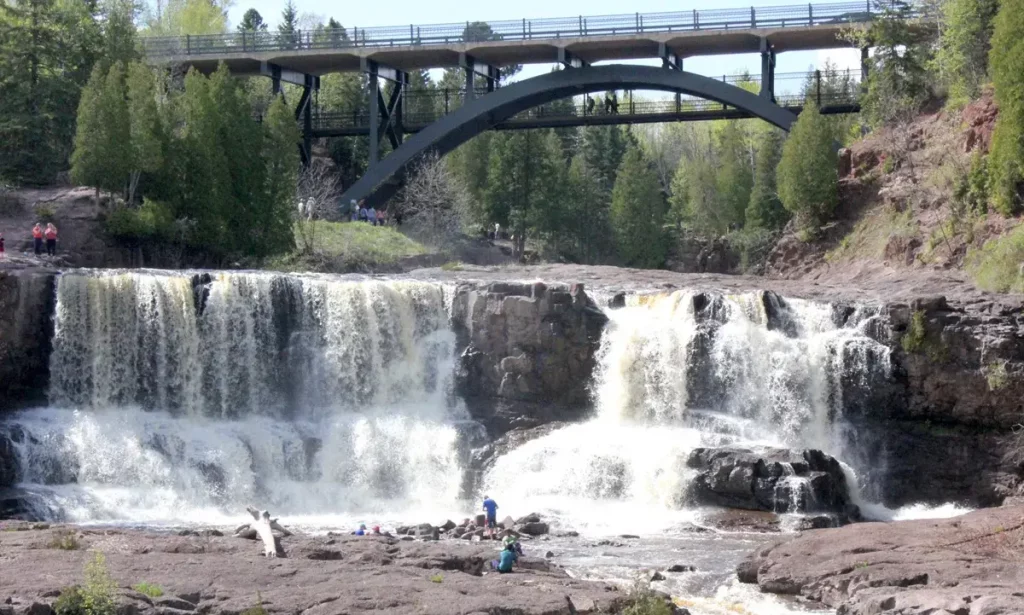 Ruxine Mesmerizing Waterfalls in Minnesota 2024